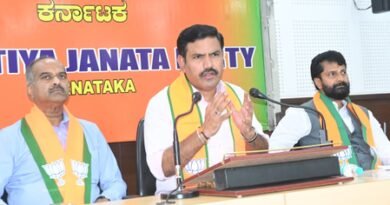 <div>K’taka BJP chief urges Cong not to undermine public trust in EC; focus on drought situation</div>