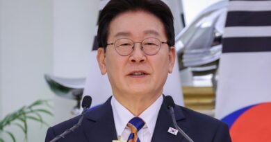 Lee calls for thorough probe into personal data leaks at financial institutions