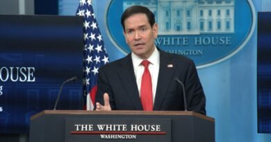 US backs Saudi right to defend against Houthis