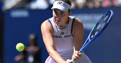 China Open: Noskova, Andreeva power into last 16 as top seeds fall