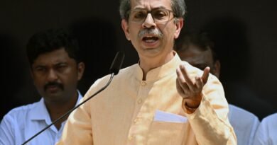 <div>Manipur burns while Delhi barricades: Shiv Sena(UBT) in ‘Samaana’</div>