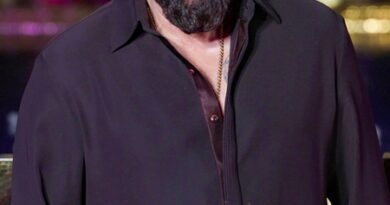 <div>Sanjay Dutt issues another clarification on ‘no peace in India’ remark: Not my personal thoughts</div>