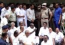 <div>K’taka sting Op row: Kumaraswamy stages dharna outside B’luru Police Commissioner’s office</div>