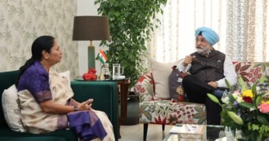 Delhi CM calls on L-G, discusses development issues