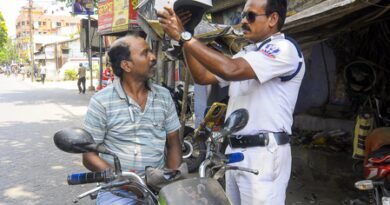 Kolkata police register 726 traffic violation cases on Ashtami night