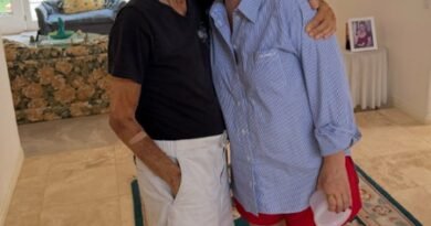 Alicia Silverstone celebrates father’s 93rd birthday, shares heartwarming moments with him
