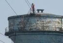 Man climbs water tank with child in Jharkhand, brought down after 4 hours of persuasion